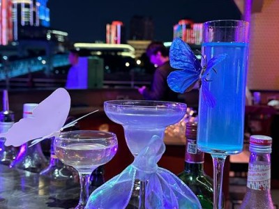 武汉夜网哪里好？江滩酒吧街实测，热闹清吧全都有